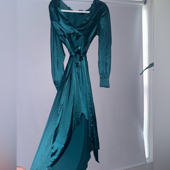 Dresses & Skirts - Elegant Teal Wrap Dress